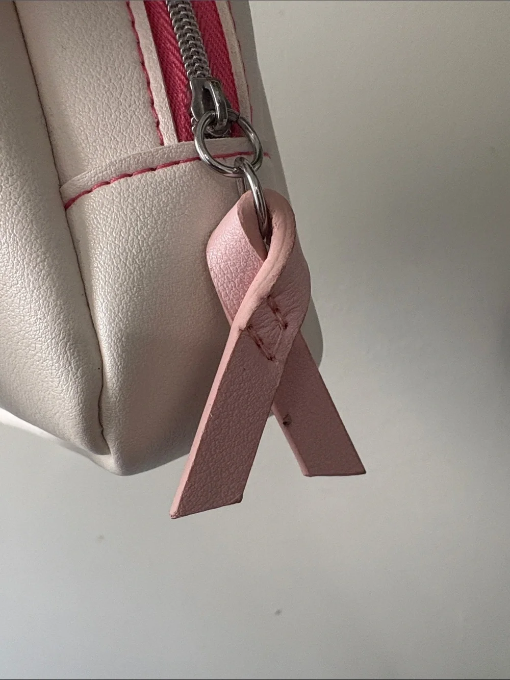 Diptyque Paris x Qatar Airways Limited Edition Think Pink Amenity Bag
